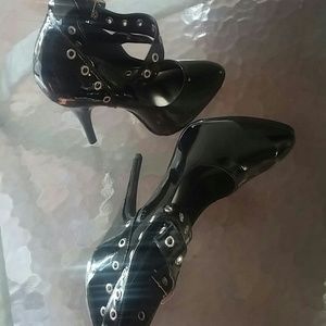 Black rivet patent heel s